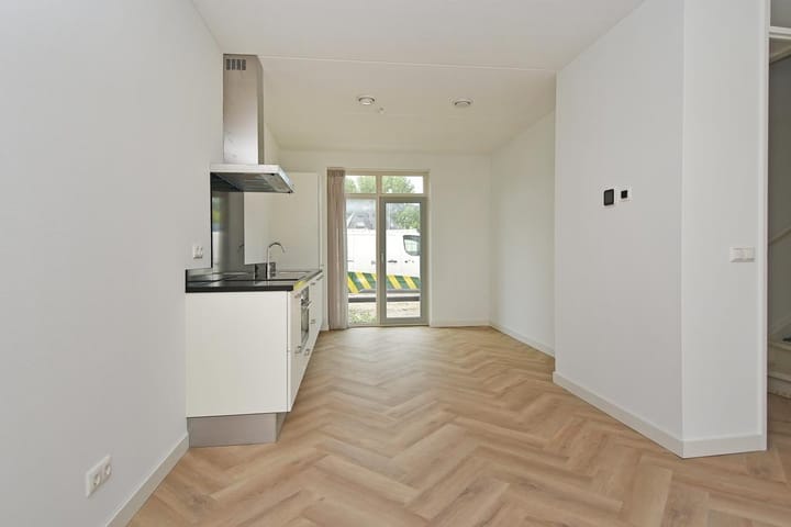 Photo 22 of Doris Lessinglaan 116