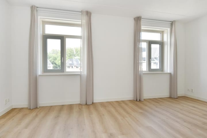 Photo 26 of Doris Lessinglaan 116