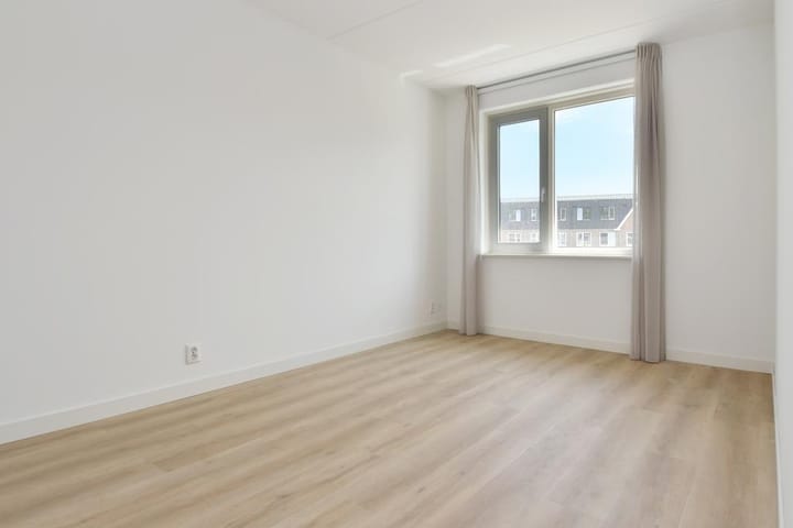 Photo 31 of Doris Lessinglaan 116