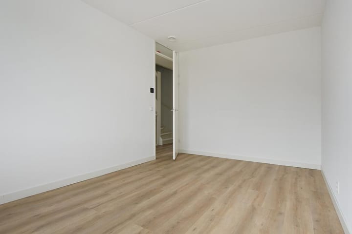 Photo 33 of Doris Lessinglaan 116