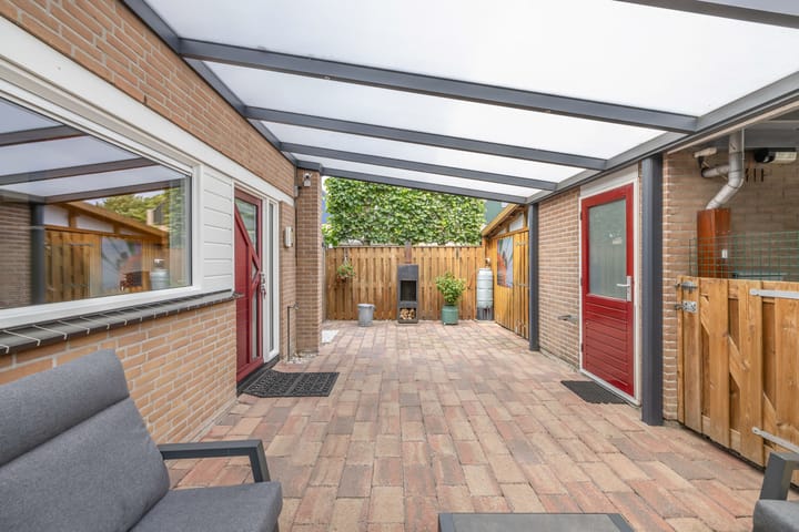 Photo 2 of Karveel 04 37