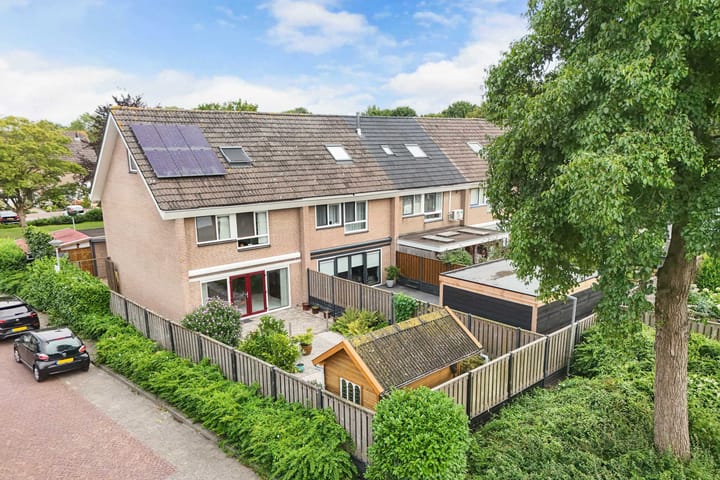 Photo 4 of Karveel 04 37