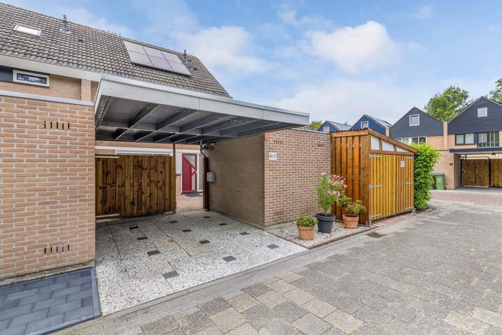 Photo 5 of Karveel 04 37