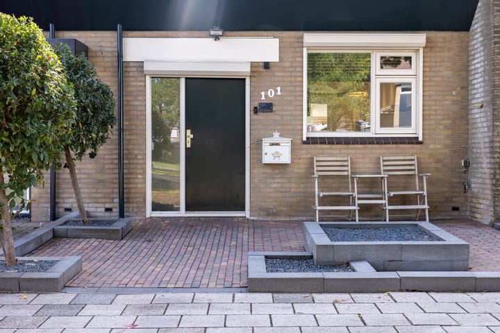 Photo 6 of Grovestins 101