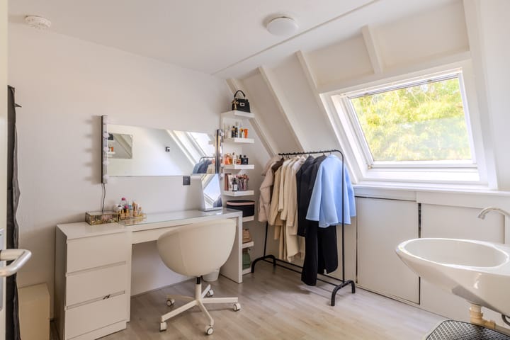 Photo 22 of Grovestins 101