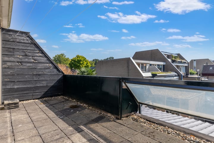 Photo 33 of Grovestins 101