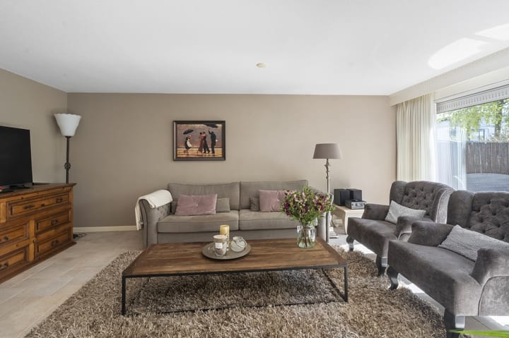 Foto 7 van Purperreiger 22