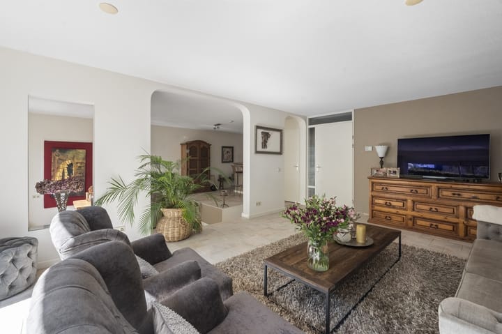 Foto 8 van Purperreiger 22