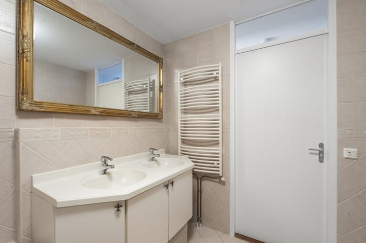 Foto 26 van Purperreiger 22