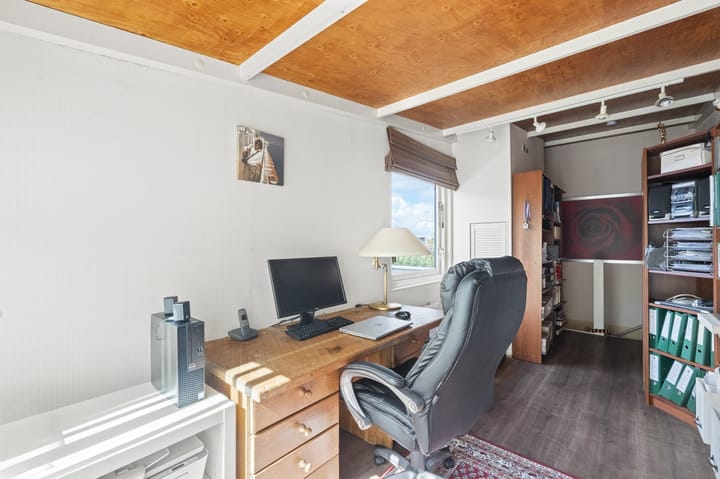 Foto 27 van Purperreiger 22