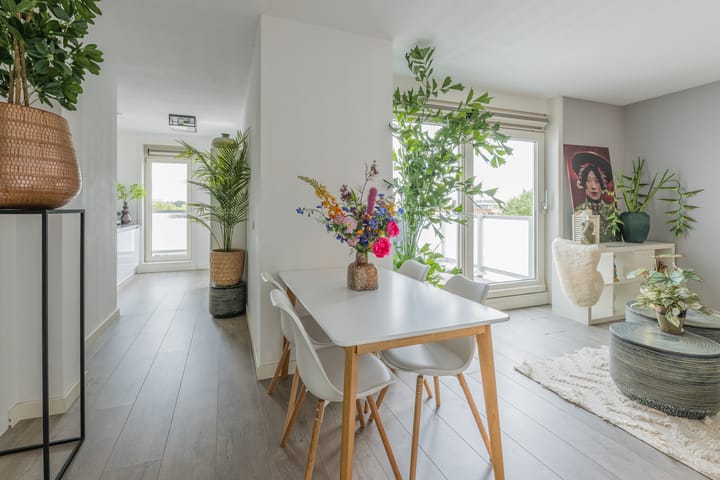 Foto 2 van Veldhovenring 64-13