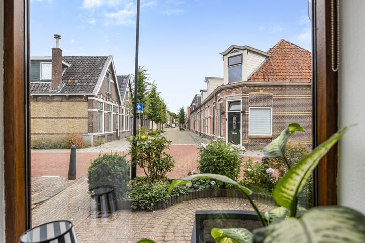 Foto 10 van 1e Hollandiastraat 12