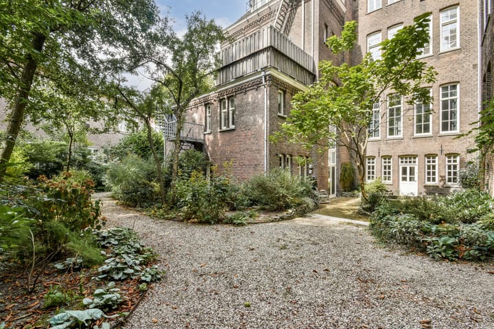 Photo 35 of Spaarndammerstraat 13-A