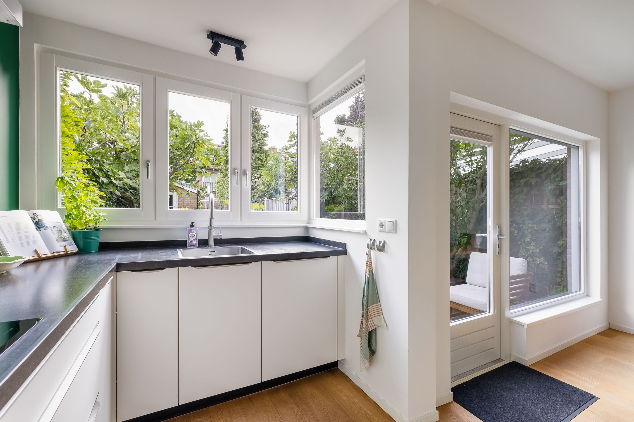 Foto 12 van Catharina van Renneslaan 10