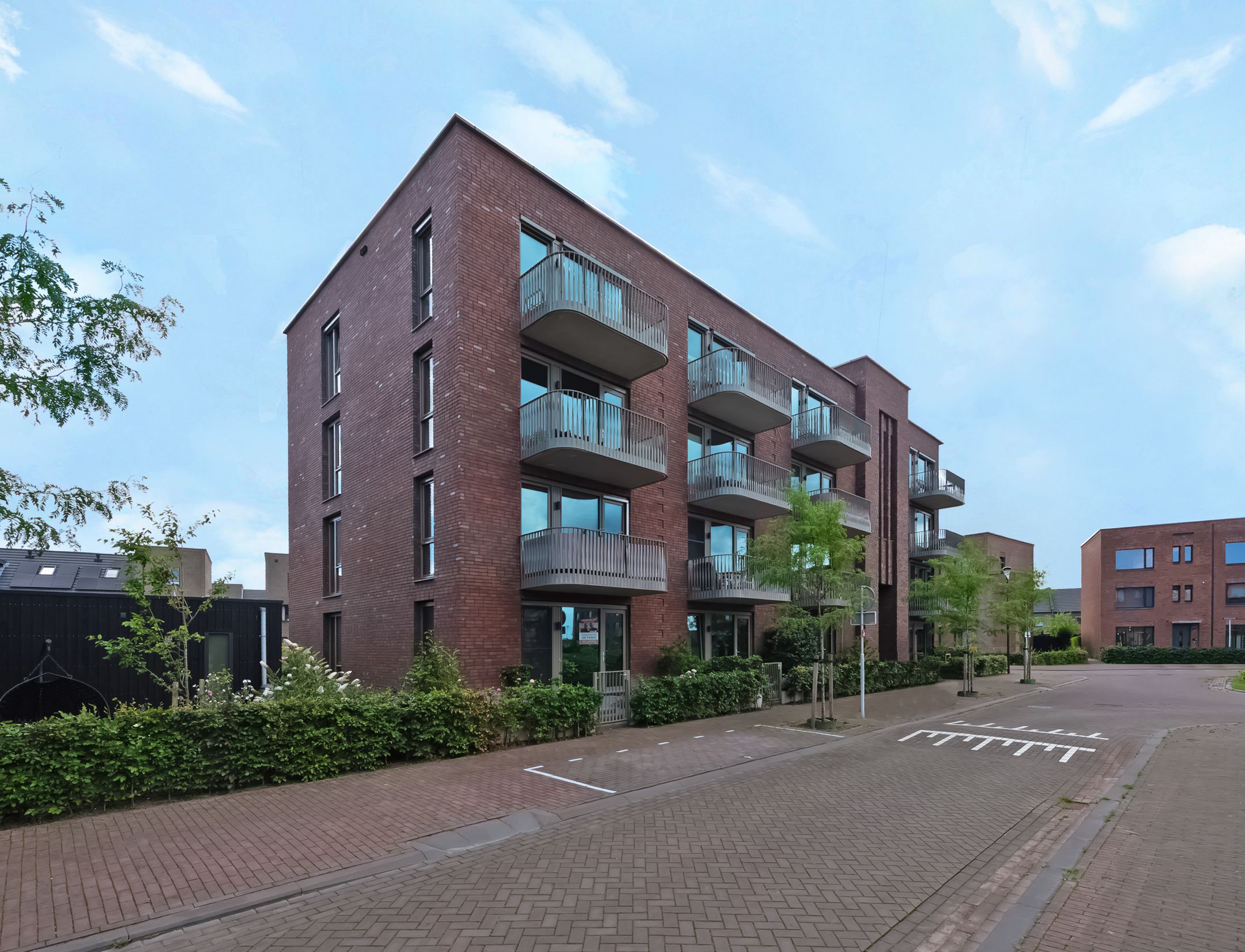 Photo 6 of Nederhemertstraat 41