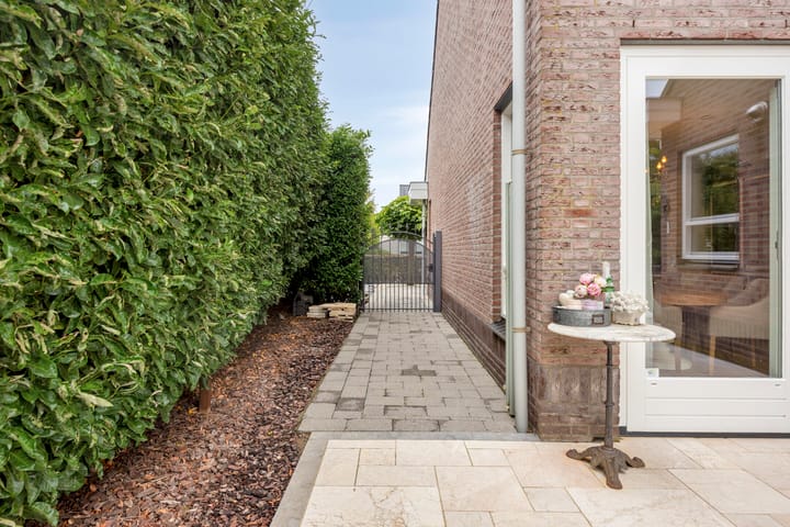 Foto 37 van Burgemeester Loefenstraat 16