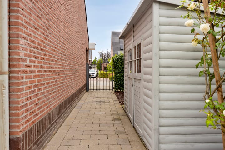 Foto 38 van Burgemeester Loefenstraat 16