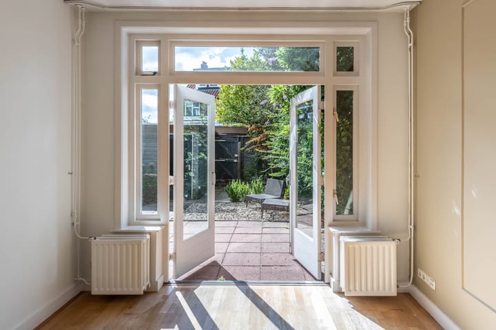 Photo 9 of Van Nesstraat 79