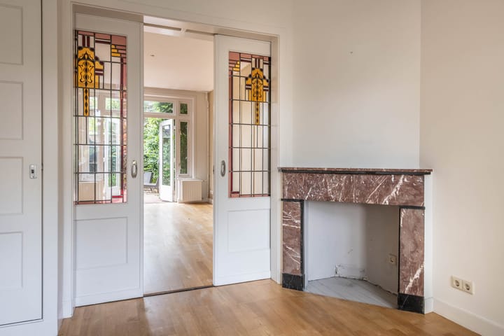 Photo 10 of Van Nesstraat 79