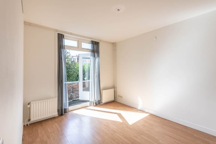 Photo 19 of Van Nesstraat 79