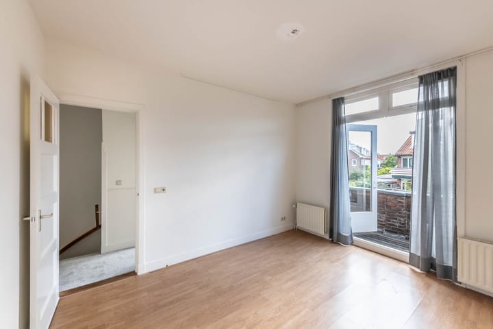 Photo 21 of Van Nesstraat 79