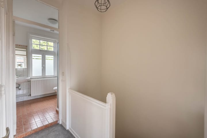 Photo 31 of Van Nesstraat 79