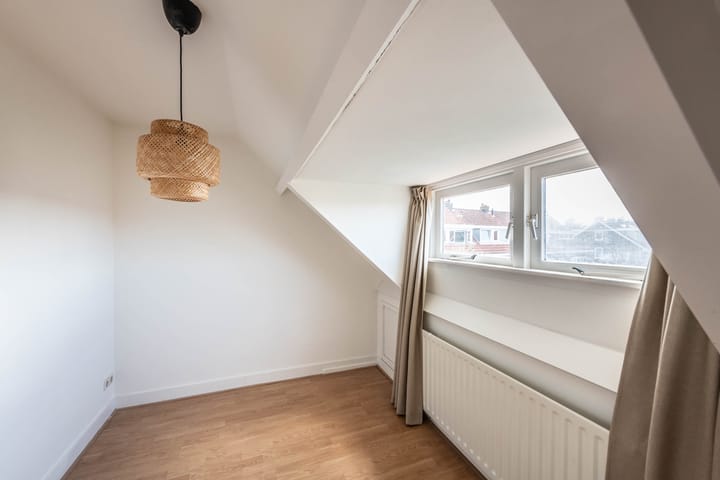 Photo 36 of Van Nesstraat 79