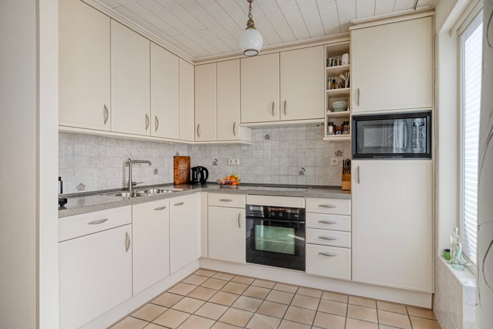 Photo 3 of Trompstraat 35