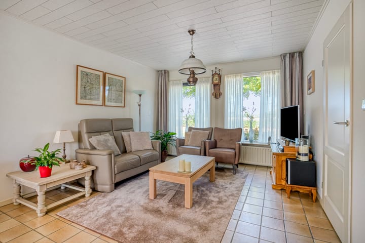 Photo 2 of Trompstraat 35