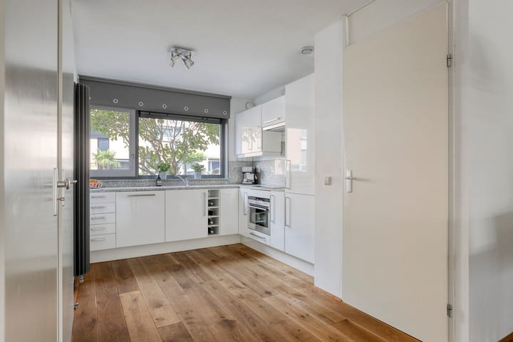 Photo 5 of Hooftstraat 27