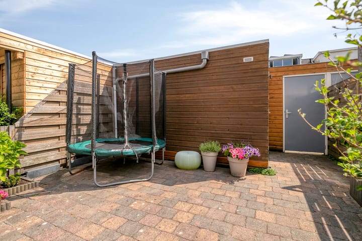 Photo 10 of Hooftstraat 27