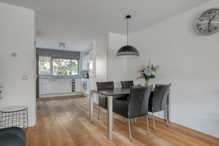 Photo 13 of Hooftstraat 27