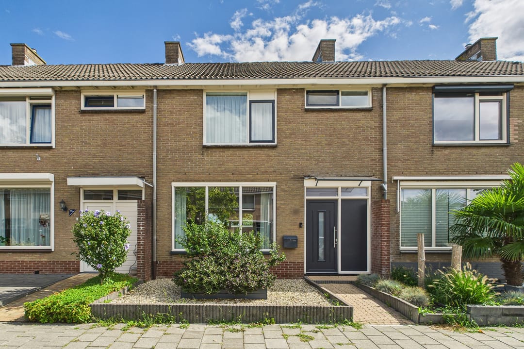 Foto 1 van Dolfijnstraat 57
