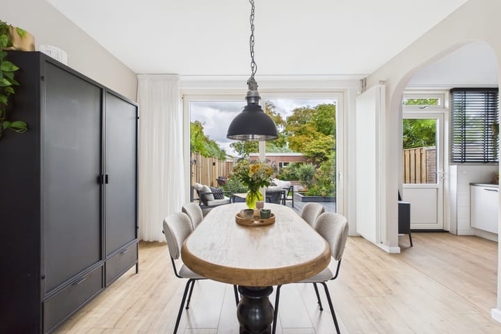 Foto 15 van Dolfijnstraat 57