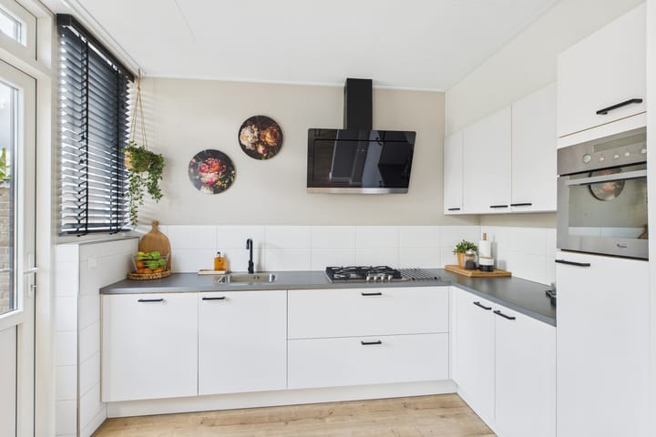 Foto 20 van Dolfijnstraat 57