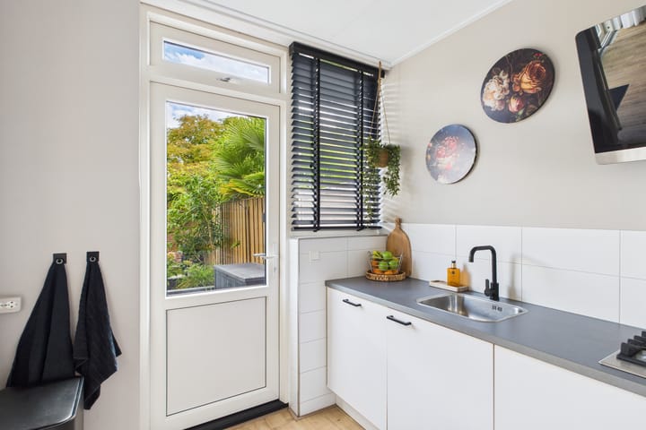 Foto 21 van Dolfijnstraat 57