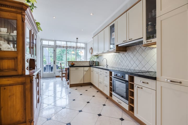 Photo 18 of Voorstraat 10