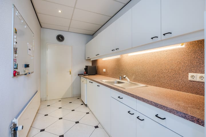 Photo 33 of Voorstraat 10