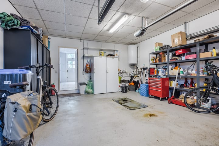 Photo 36 of Voorstraat 10