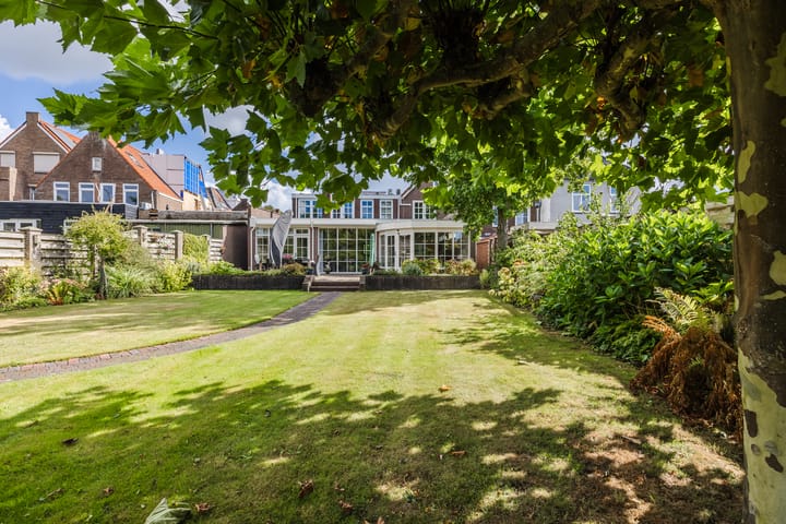 Photo 76 of Voorstraat 10