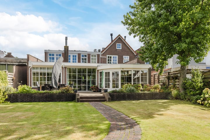 Photo 77 of Voorstraat 10