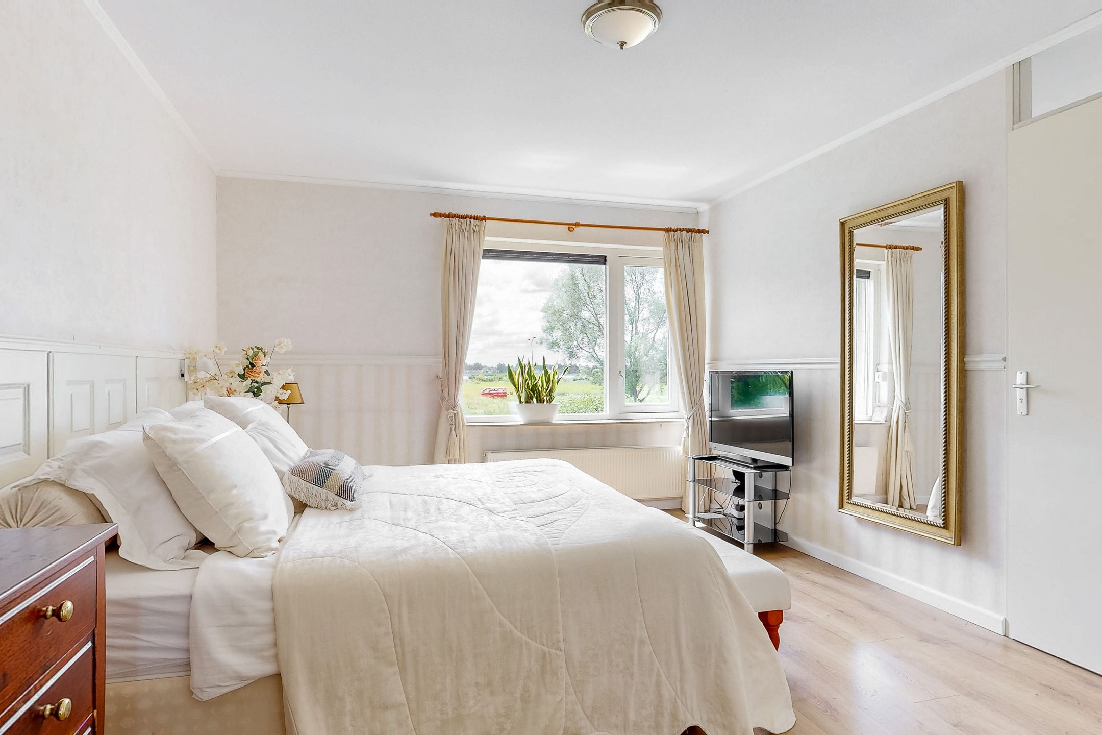 Foto 18 van Rode Ring 187