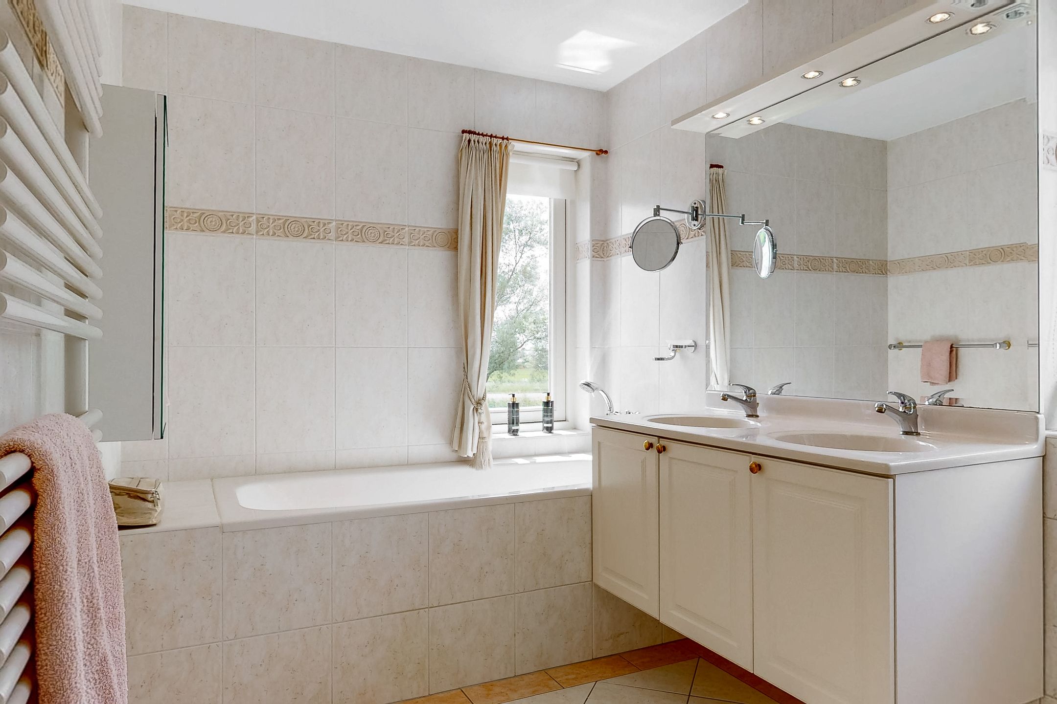 Foto 21 van Rode Ring 187