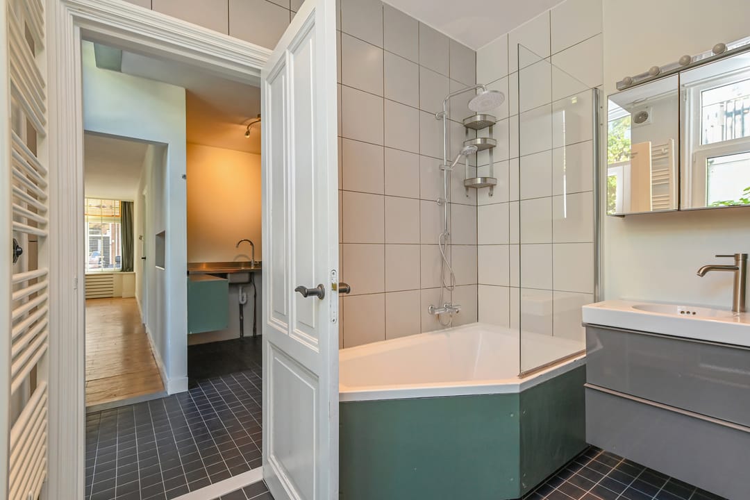 Foto 22 van Govert Bidloostraat 96