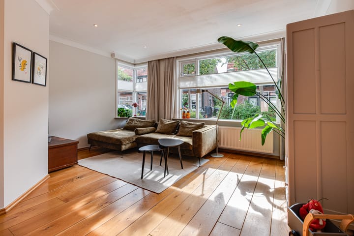 Photo 2 of Burgemeester Strick van Linschotenstraat 38