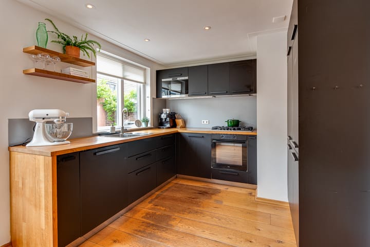 Photo 3 of Burgemeester Strick van Linschotenstraat 38