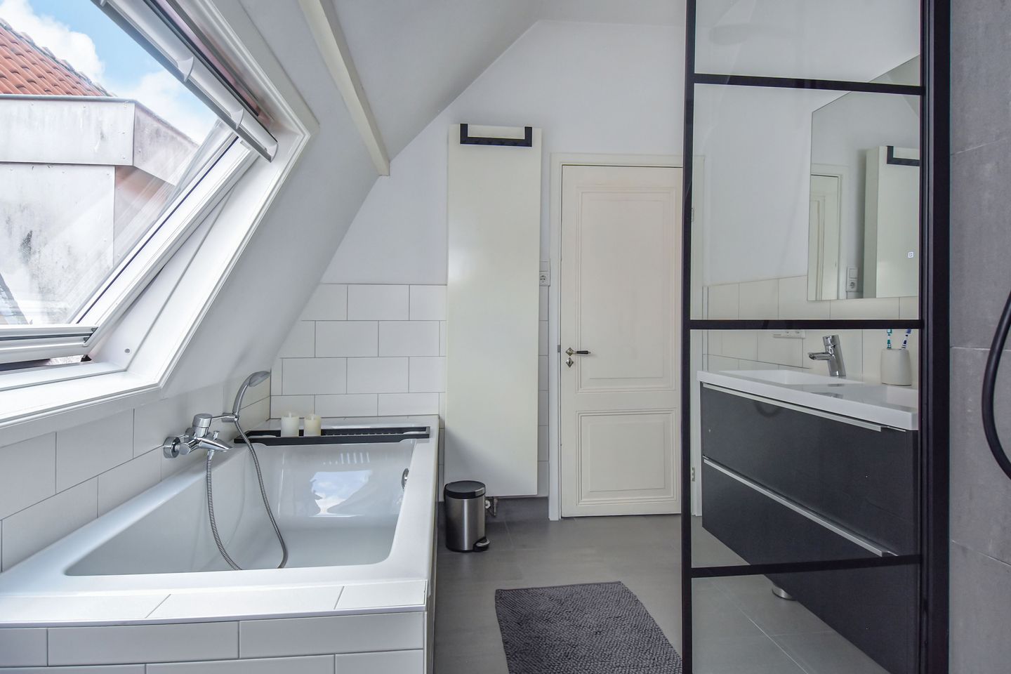 Photo 4 of Van Kinsbergenstraat 140