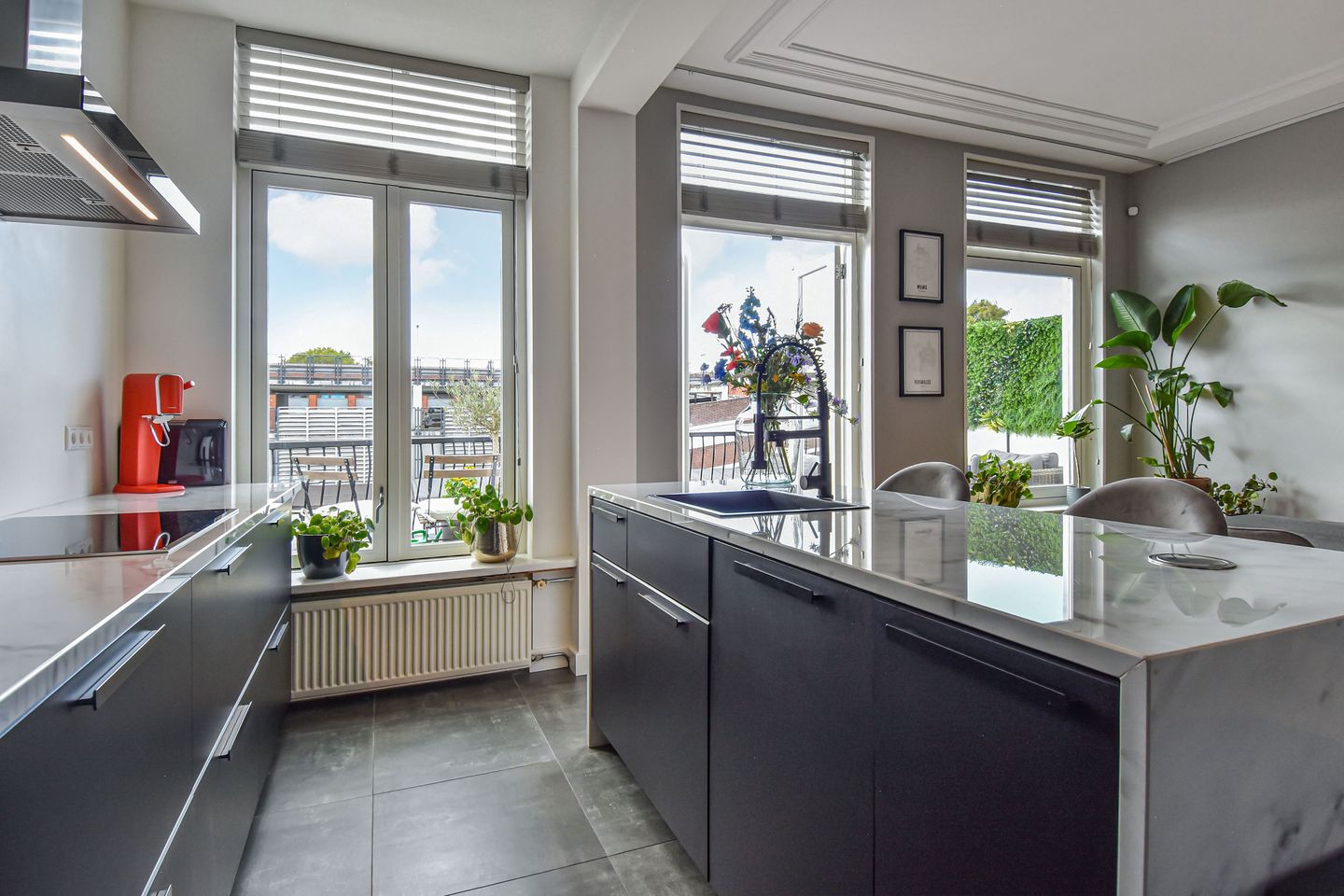 Photo 14 of Van Kinsbergenstraat 140