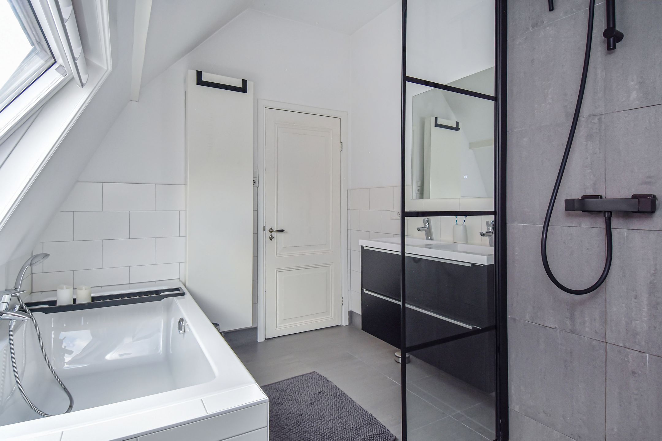 Photo 39 of Van Kinsbergenstraat 140