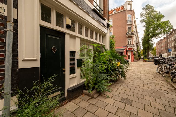 Photo 2 of Tweede Helmersstraat 28-3